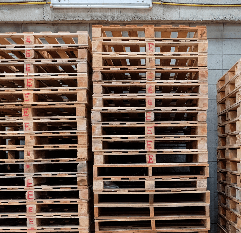 Lotes de palets con distinta cantidad y organización en almacén